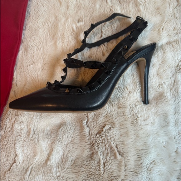 Valentino Garavani

Rockstud Ankle Strap Pumps With Tonal Studs 100 MM - Picture 3 of 15